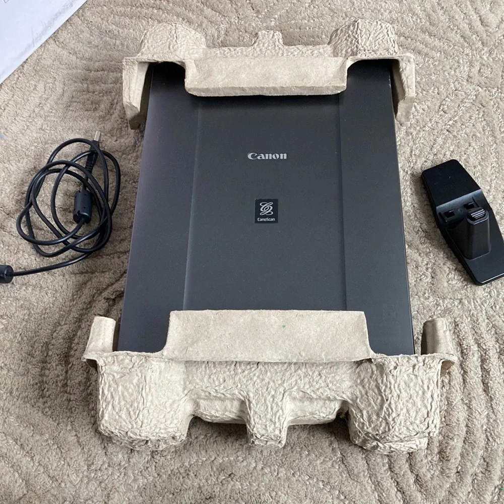 CANON CanoScan LiDE 210 with box